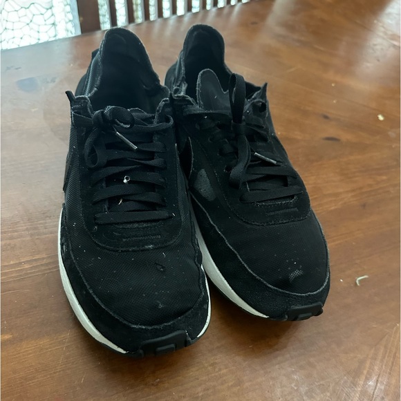 Black Nike Shoes - Picture 5 of 12